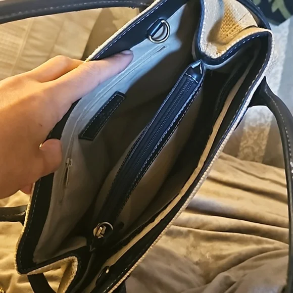 $799 RETAIL designer new vintage handbag - Picture 3 of 9